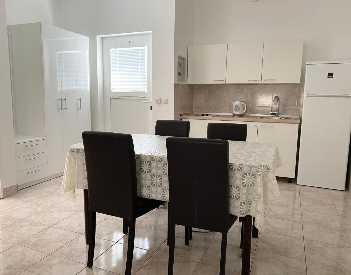 Emanuela 2 Apartment Новаля Екстериор снимка