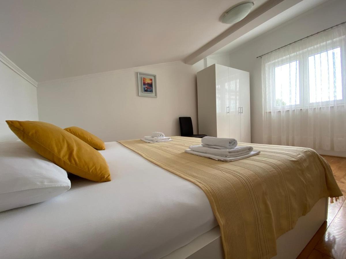 Emanuela 2 Apartment Новаля Екстериор снимка