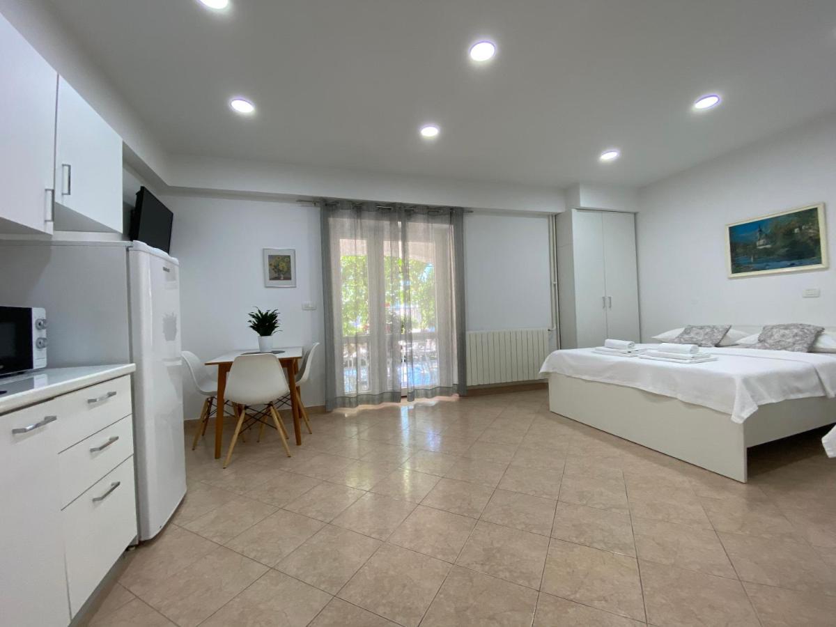 Emanuela 2 Apartment Новаля Екстериор снимка