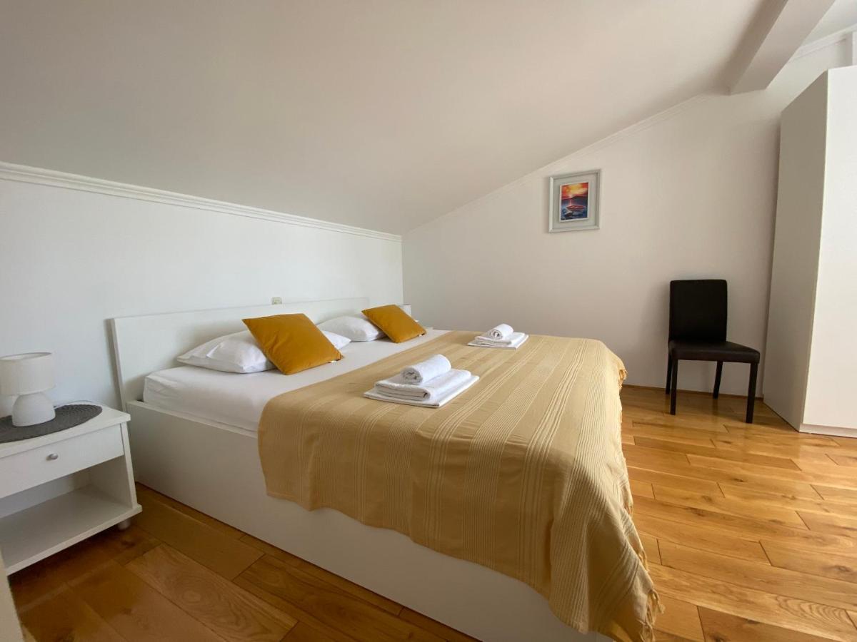 Emanuela 2 Apartment Новаля Екстериор снимка