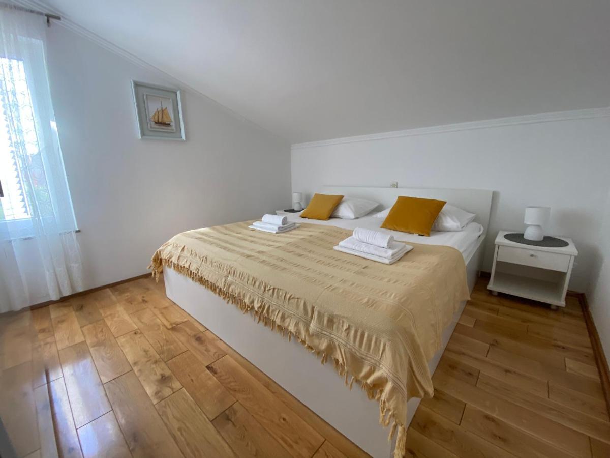 Emanuela 2 Apartment Новаля Екстериор снимка