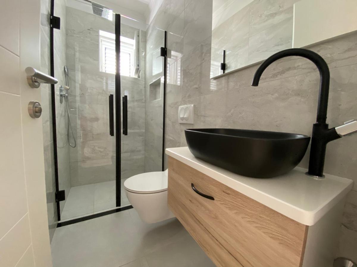 Emanuela 2 Apartment Новаля Екстериор снимка