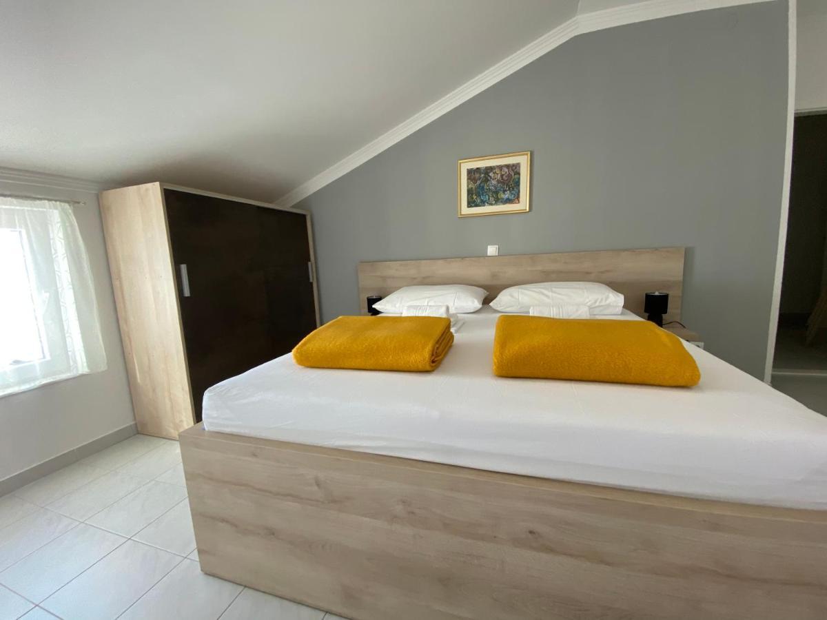 Emanuela 2 Apartment Новаля Екстериор снимка
