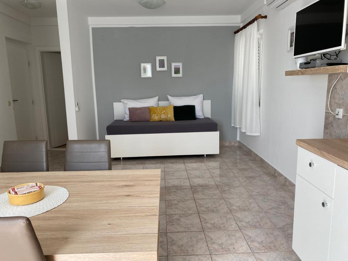 Emanuela 2 Apartment Новаля Екстериор снимка