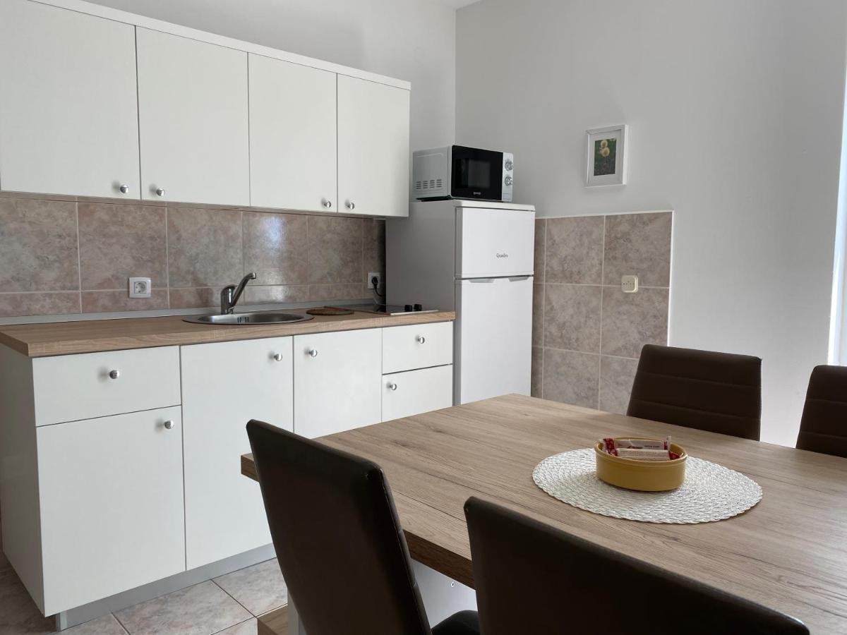 Emanuela 2 Apartment Новаля Екстериор снимка