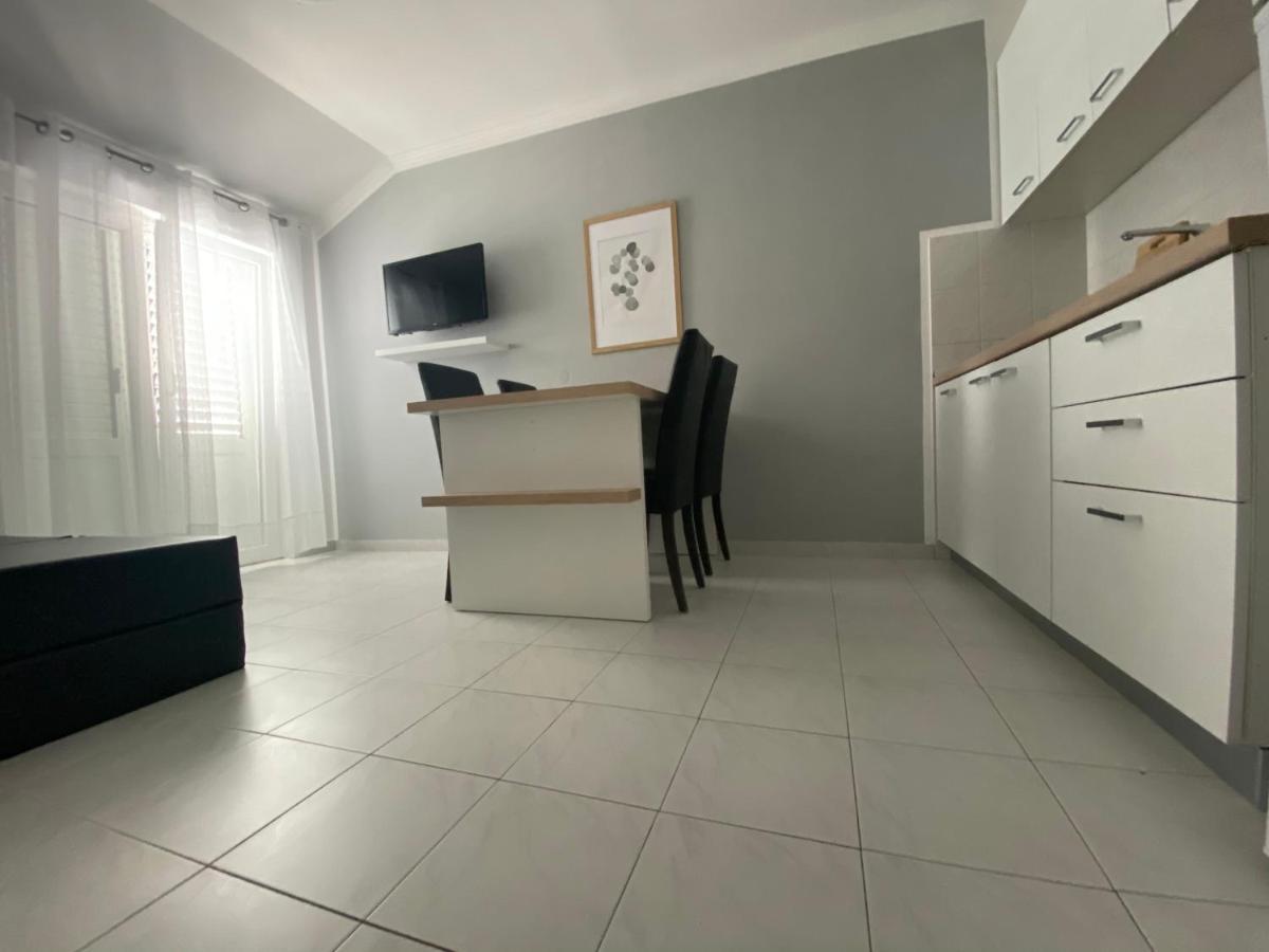 Emanuela 2 Apartment Новаля Екстериор снимка
