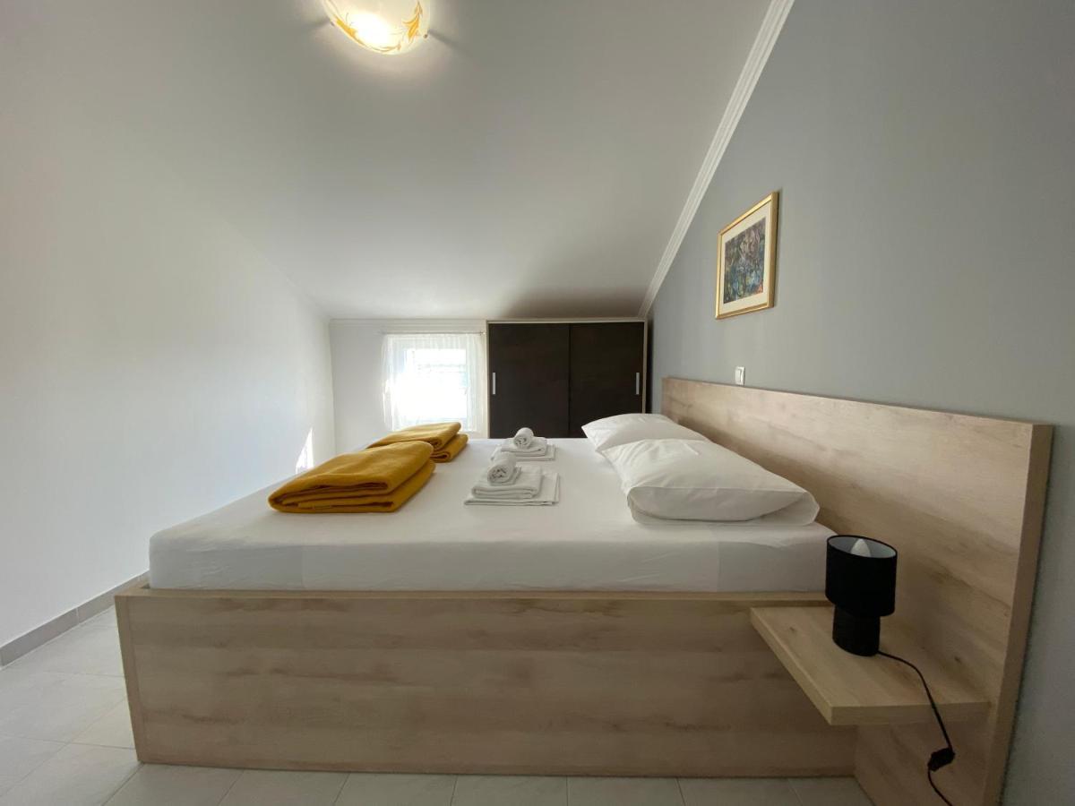 Emanuela 2 Apartment Новаля Екстериор снимка