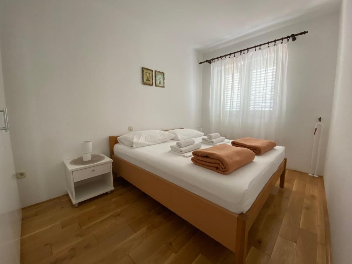 Emanuela 2 Apartment Новаля Екстериор снимка