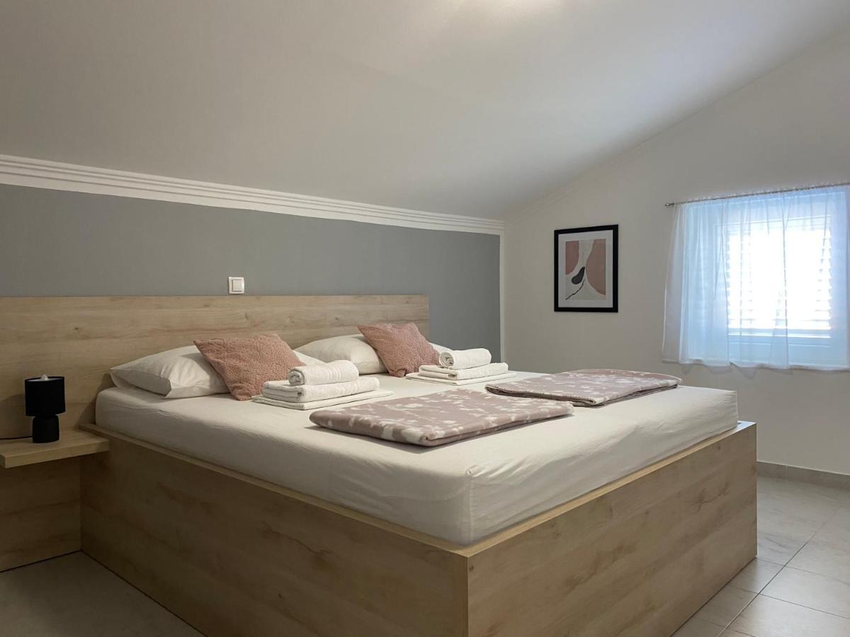 Emanuela 2 Apartment Новаля Екстериор снимка