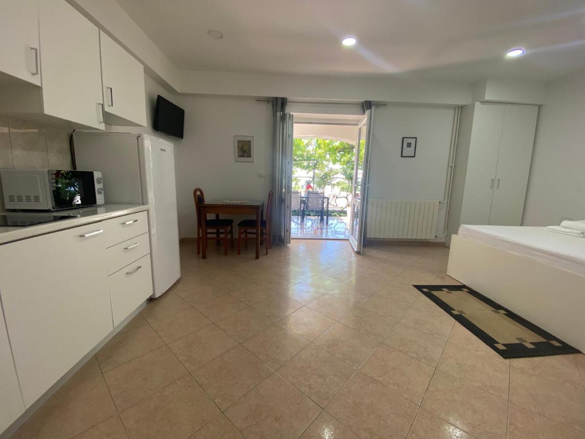Emanuela 2 Apartment Новаля Екстериор снимка