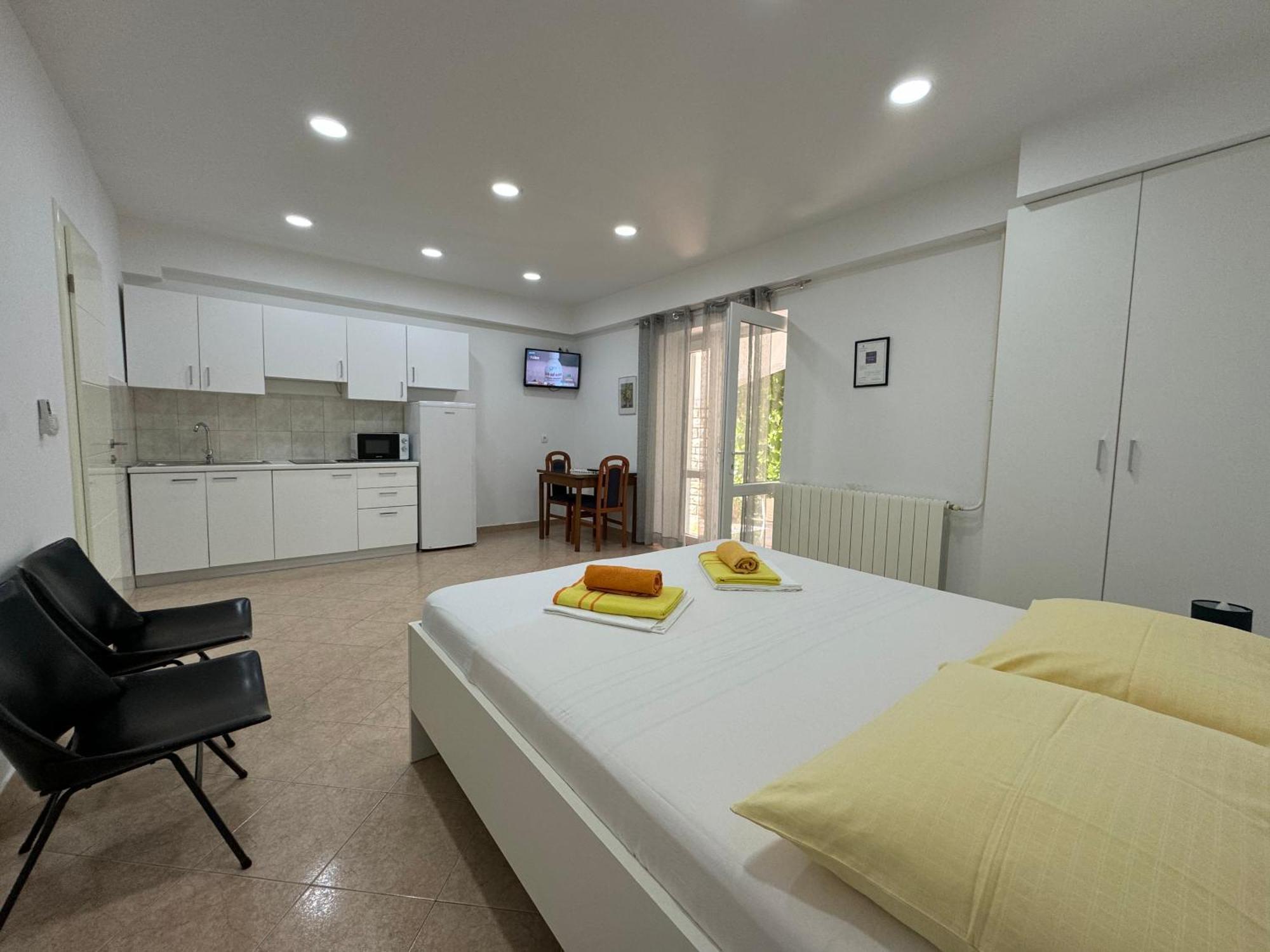 Emanuela 2 Apartment Новаля Екстериор снимка